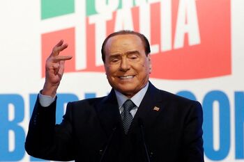 Berlusconi, en la UCI por una infección pulmonar y leucemia