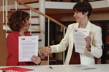 BNG y PSOE firman un pacto de investidura pero no de legislatura