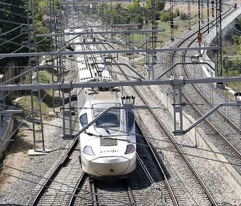 Usuarios del AVE piden un tren ‘madrugador’ a Madrid