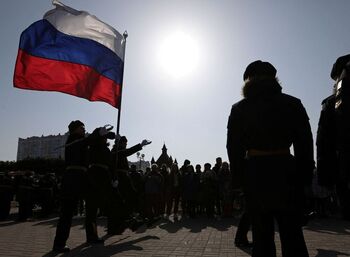 Zelenski promete que la bandera ucraniana volverá a Crimea