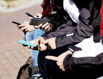 El 85% de hijos únicos de más de 10 años ya tiene móvil