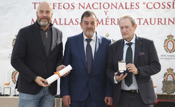 La Real Federación Taurina premia la labor de 'Grana y Oro'