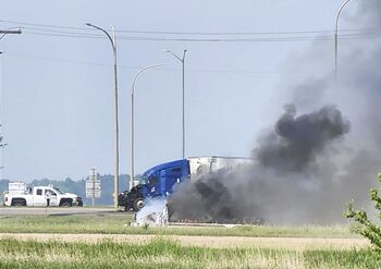 Al menos 15 muertos al chocar un camión y un autobús en Canadá