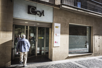 Palencia lidera la caída del paro en CyL en el último año