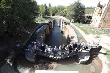 Periodistas especializados visitan el Canal de Castilla