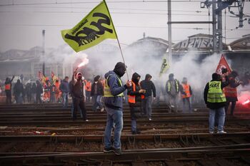 Francia ofrece a los sindicatos reunirse la próxima semana