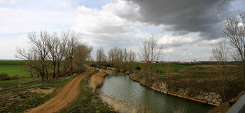 Muere en el Canal de Castilla un pescador en Paredes de Nava
