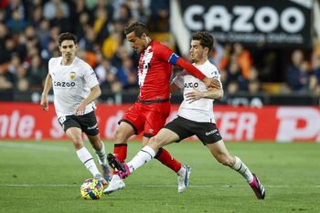 Valencia y Rayo Vallecano suman un punto agridulce en Mestalla