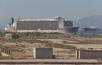 Inspeccionan en busca de droga un barco atracado en Cádiz