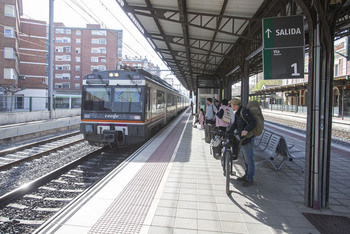 El sábado arranca la temporada de trenes playeros a Santander