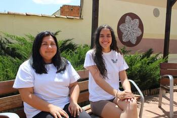 Dos becarias llegan a Villaherreros con Campus Rural