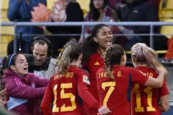 España hace historia y ya está en semifinales