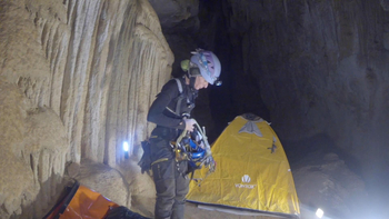 Beatriz Flamini sale de la cueva donde ha vivido 500 días