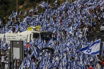 Más de 200.000 israelíes exigen paralizar la reforma judicial