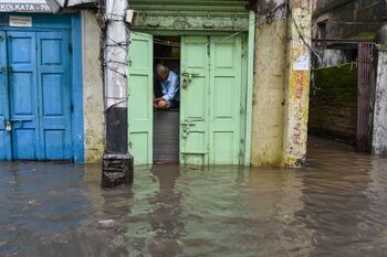 Al menos 120 desaparecidos por inundaciones en la India