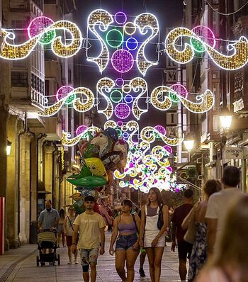 El Ayuntamiento licitará la iluminación festiva para 3 años