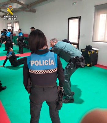 Guardia Civil y Policía Local se unen en tareas formativas