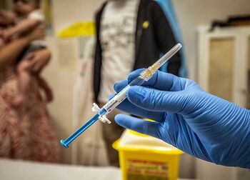 La vacuna frente al VRS disminuye un 82% las hospitalizaciones