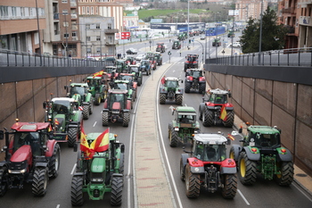 Mil tractores participan en Zamora en la protesta de las opas