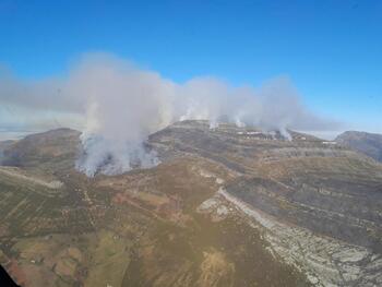 El fuego de Burgos afecta ya a 200 hectáreas de alta montaña