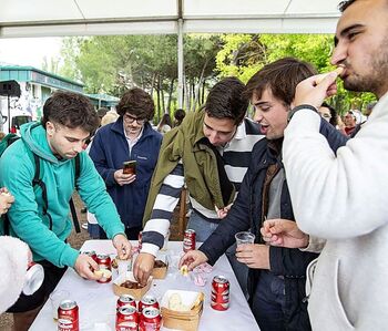 Romería de S.Marcos con caracoles al sol después de la lluvia